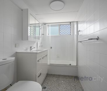 5/56 Kirkland Avenue, Coorparoo, Qld 4151 - Photo 3