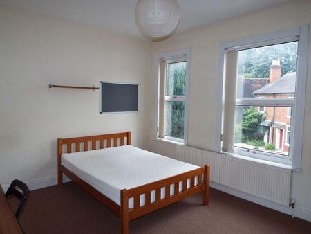 4 bedroom terraced house to rent - Photo 3