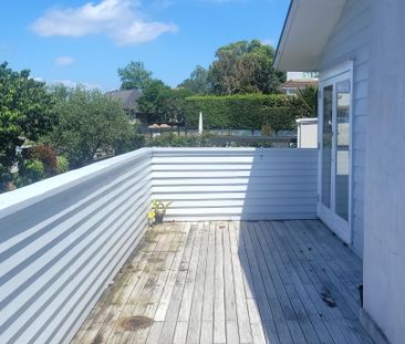 Beautiful light and bright home in Northcote. - Photo 1