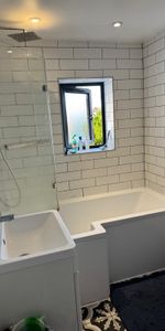 Double bedroom close to chigwel station- £700 pcm - Photo 3