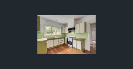 LARGE FAMILY HOME - Photo 5