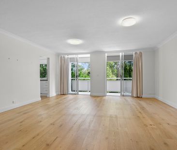 Renovated & Spacious 2 Bedroom Apartment - Photo 1