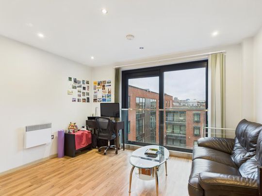 Studio to rent - Photo 1