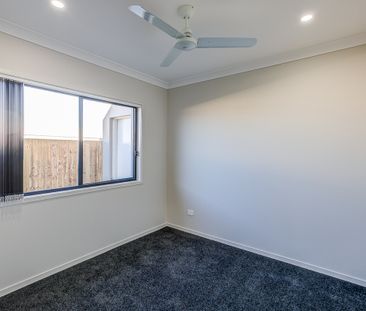 Large Modern Family Home! - Photo 2