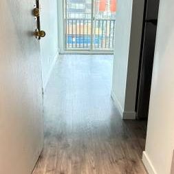 *VGH Cambie/14th*Modern 1 Br Apt*Laminate Floors**Value* - Photo 4