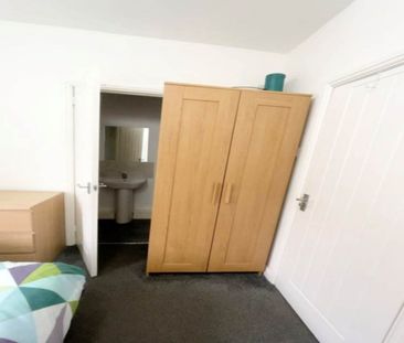 Glebe Avenue (H/S) (room 1), Kirkstall, Leeds - Photo 4