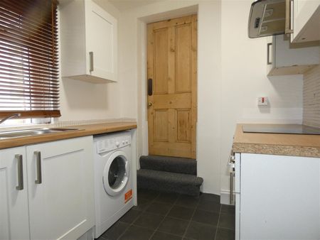 2 bed flat to rent in Trewhitt Road, Heaton, NE6 - Photo 3