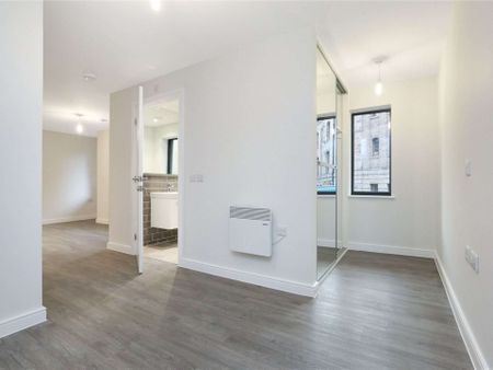 A generous studio apartment in the city centre - Photo 2