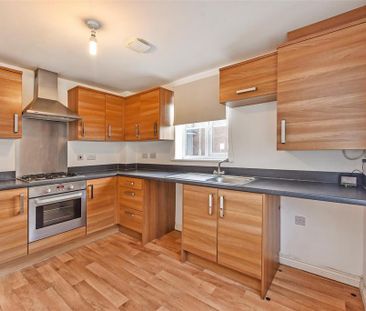 3 bedroom semi-detached house to rent - Photo 6