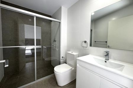 FULLY FURNISHED - Near-New 2 Bedroom Apartment with Rooftop Courtyard - Photo 3