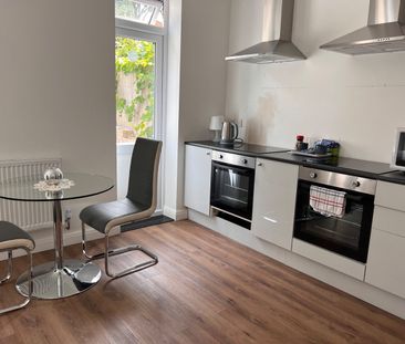 Studio Flat, Princess Avenue, N13 - Photo 3