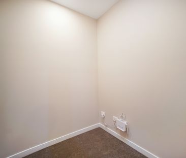 New Townhouse, great location - Photo 5