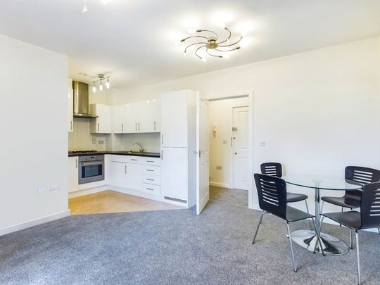 Adrian Close, Boxmoor, Hemel Hempstead - Photo 1