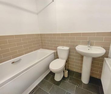 3 bedroom end of terrace house to rent - Photo 5