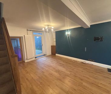 3 bedroom terraced house to rent - Photo 2