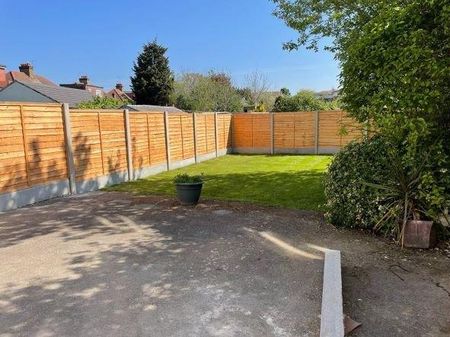 4 bedroom semi-detached house to rent - Photo 5