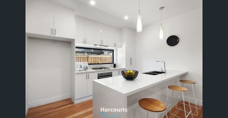 Stunning Townhouse in Absolutely Unbeatable Location! - Photo 3