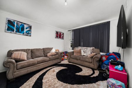 Charming Three Bedroom Home - Photo 4