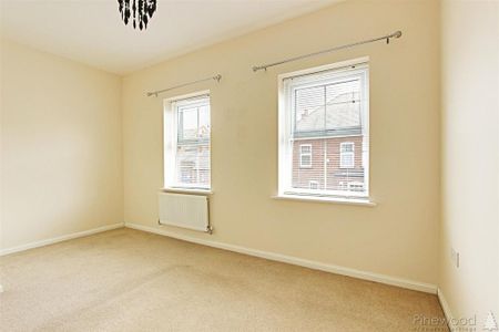 3 bedroom semi-detached house to rent - Photo 2