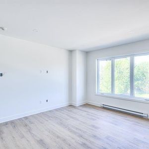 Appartement Saint-Zotique À Louer - Photo 3