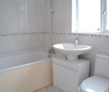 3 bedroom House To Let - Photo 3