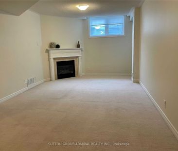 Townhouse For Lease | N8146022 - Photo 6