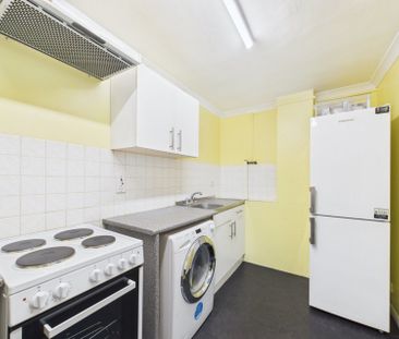 Windsor Drive, High Wycombe, Buckinghamshire,HP13 - Photo 6