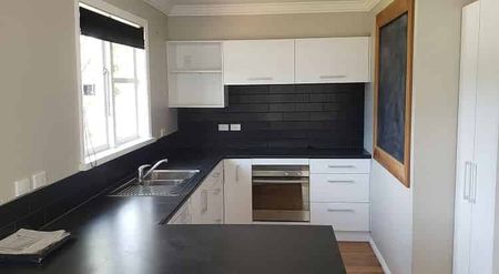 Beautiful 3 bedroom family home - Photo 2