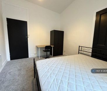 1 bedroom in a flat share to rent - Photo 2