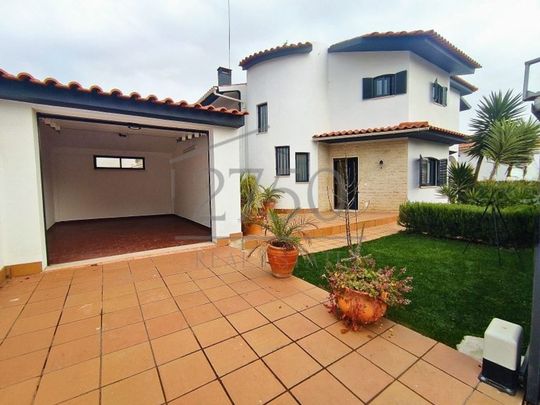 5 room luxury House for rent in Bairro Sant'Ana, Cascais e Estoril, Cascais, Lisbon - Photo 1