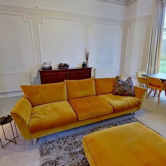 4 bedroom flat to rent - Photo 1