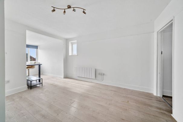 Flat 4, 12, The Parade, East Wittering - Photo 1