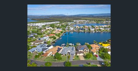 Luxurious Waterfront Entertainer With Pontoon, Pool & Sparkling Views - Photo 5