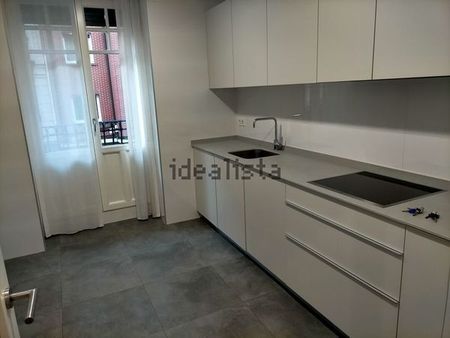 Alquiler de piso en Ensanche-Moyua - Photo 2