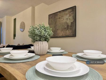 2 bedroom semi-detached house to rent - Photo 5