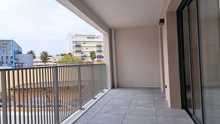 Location - Appartement T3 neuf de 63 m² avec terrasse et emplacement de parking en sous sol - Photo 3