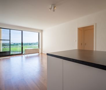 WAREGEM - Vernieuwd app. met 1 SLPK en PRACHTIG ZICHT op Hippodroom... - Photo 2