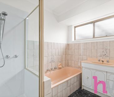 Family friendly home with Large Shed! - Photo 5