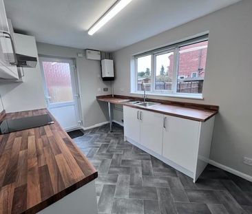 2 bedroom semi-detached house to rent - Photo 5