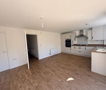 4 bedroom detached house to rent - Photo 2