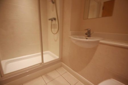 2 bedroom apartment to rent - Photo 5