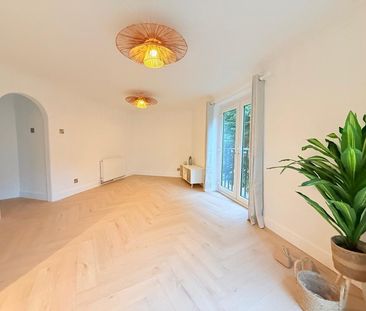 The Quinneys, Farnborough, Hampshire, GU14 - Photo 2