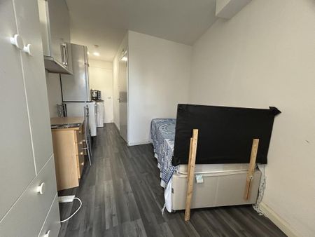 Studio to rent - Photo 2