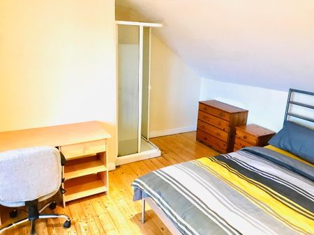 Donegall Road, En-Suite Room 5, All Bills Included, Belfast, BT12 5NB - Photo 2