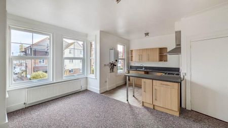 2 bedroom flat to rent - Photo 3