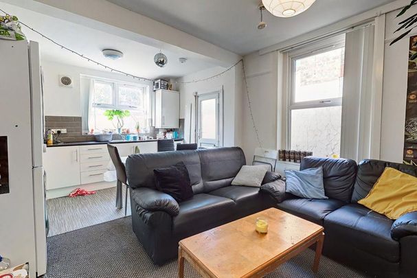 5 bedroom house to rent - Photo 1