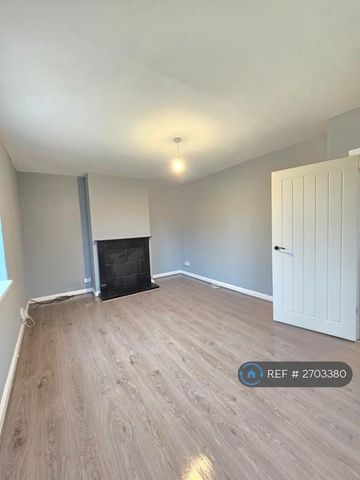 3 bedroom end of terrace house to rent - Photo 2