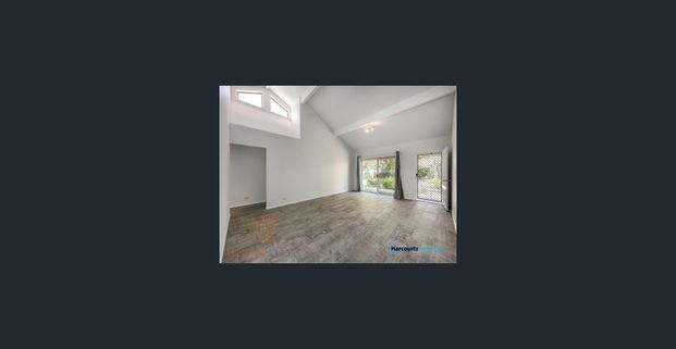 Charming Townhouse in Seven Hills - Photo 1