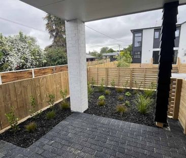 Brand New Home in a Quiet Chartwell Street - Photo 2