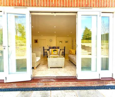 5 bedroom detached house to rent - Photo 2